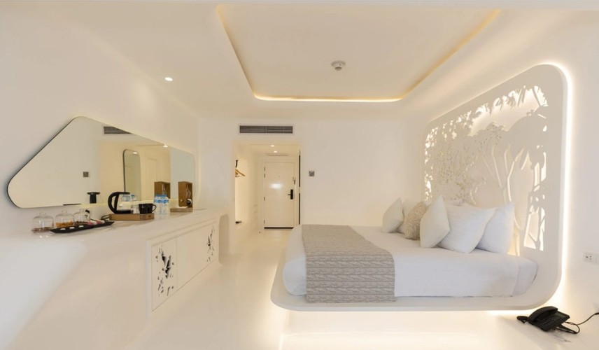 Gypster Room Pool Or Partial Sea View