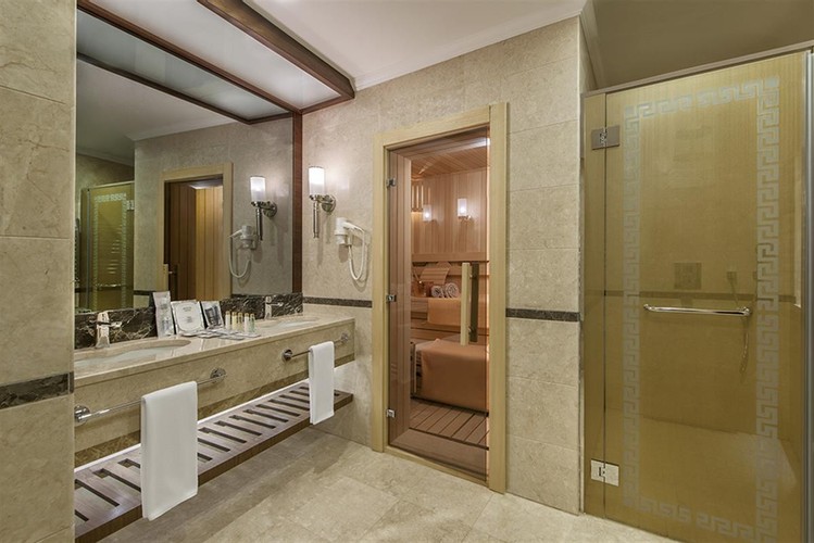 Honeymoon Suite Room