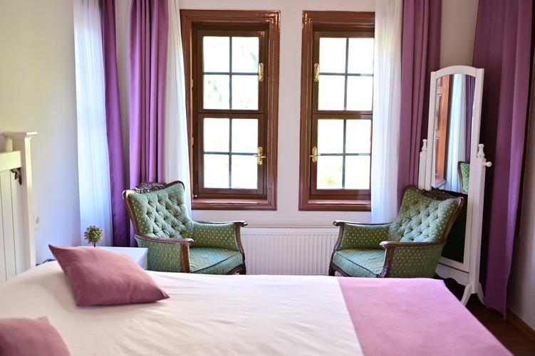 Family Room, Lake View