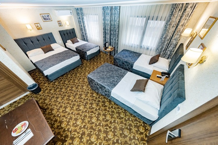 Standart Şehir Manzaralı Aile Odası