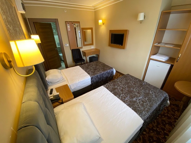 Standart Şehir Manzaralı İki Ayrı Yataklı Oda