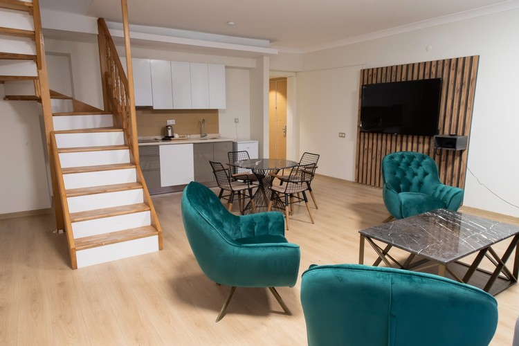 Family Room (3 Person, Terrace)