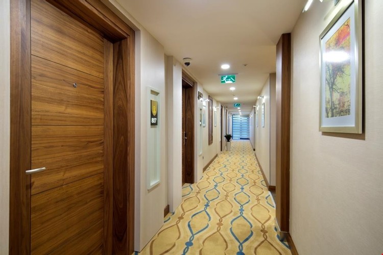 Deluxe Room (1 Person)