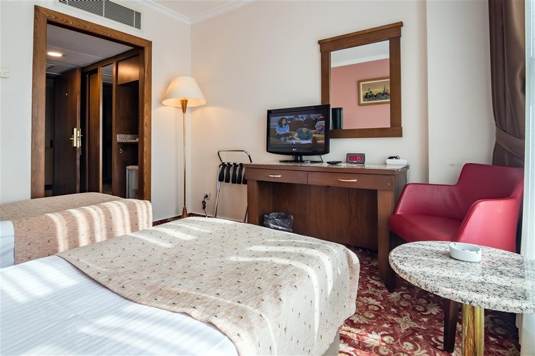 Iki Ayrı Yataklı Oda (Sigara İçilebilir)