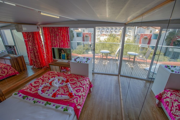 Club Oda, Havuz Manzaralı