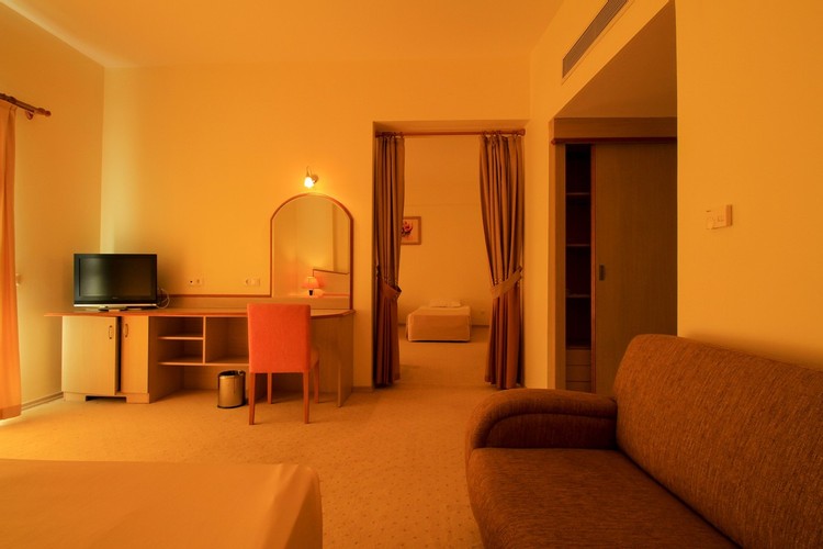 Large Business Oda, Kara Manzaralı