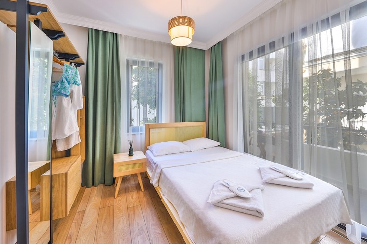 Has Balcony Room (Balcony)