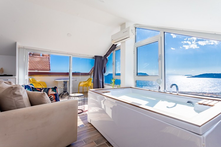 Studio Oda, Deniz Manzaralı (Jakuzi)