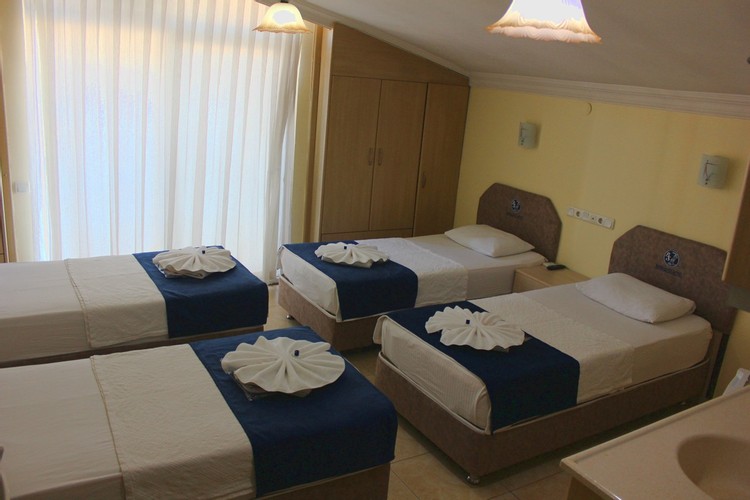 Standard Room (4 Person)