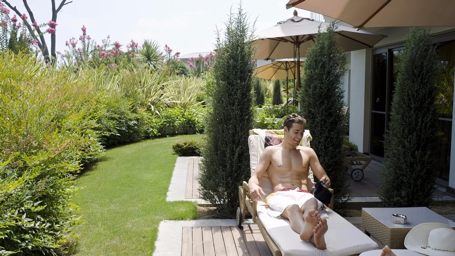 Aile Odası, Bahçe Manzaralı