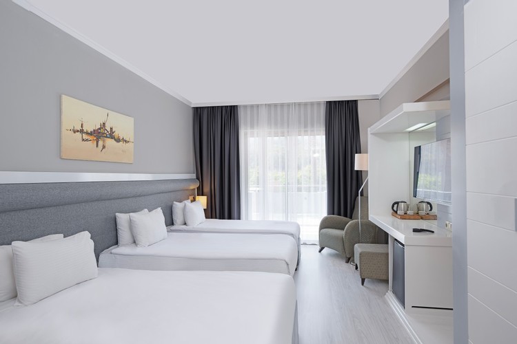 Superior Grand Oda, Havuz Manzaralı