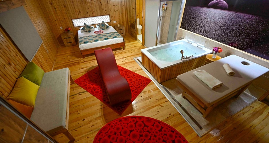 Honeymoon Suite Room