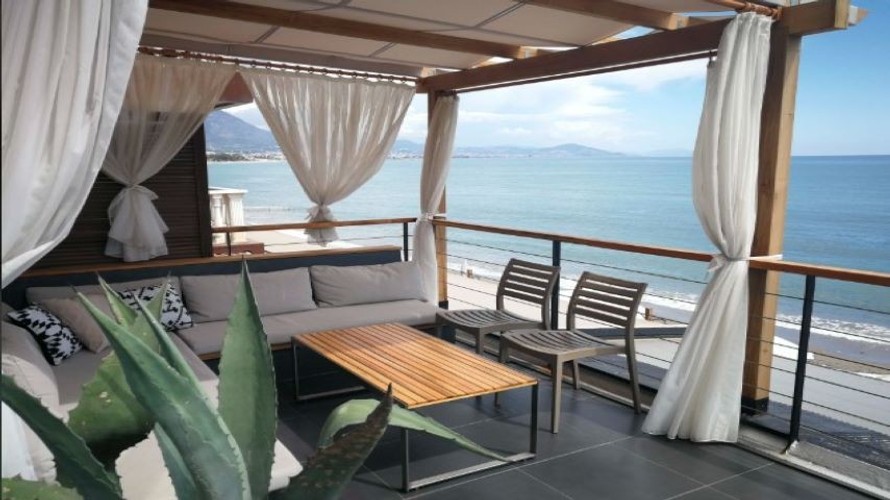 Deluxe Ana Bina Suit Oda