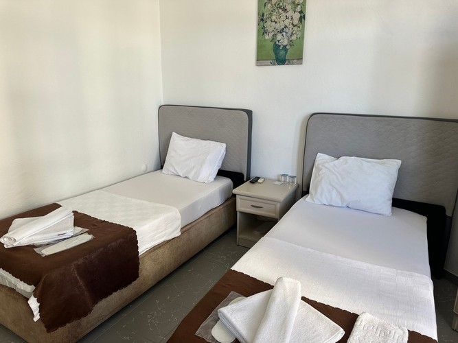 Arka Bahçe Manzaralı Tek Kişilik Yataklı Oda