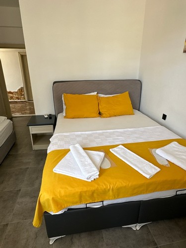 Ön Bahçe Manzaralı Balkonlu Çift Kişilik