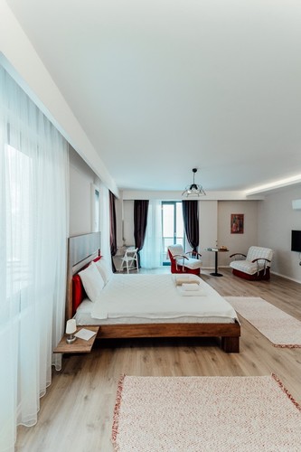 Standart Oda, Kara Manzaralı