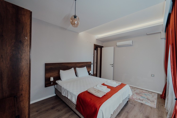 Suit Oda, Havuz Manzaralı