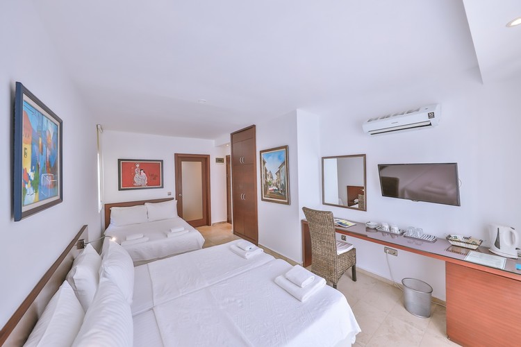 Standart Oda (4 Kişilik, Balkonlu)