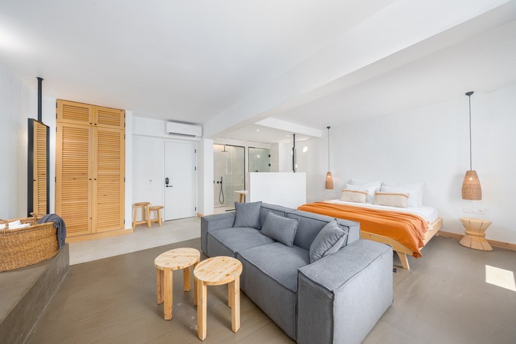 Standart Oda, Cadde Manzaralı