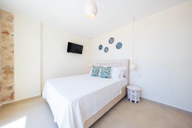 Economy Room, Viewless