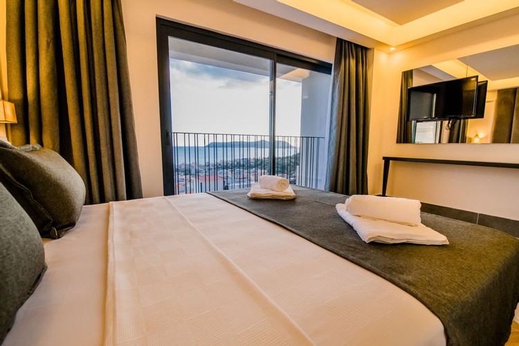 Standard Room, Partial Sea View