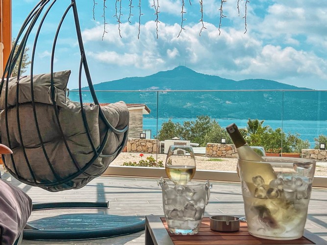 Bahçe Katı Oda, Deniz Manzaralı