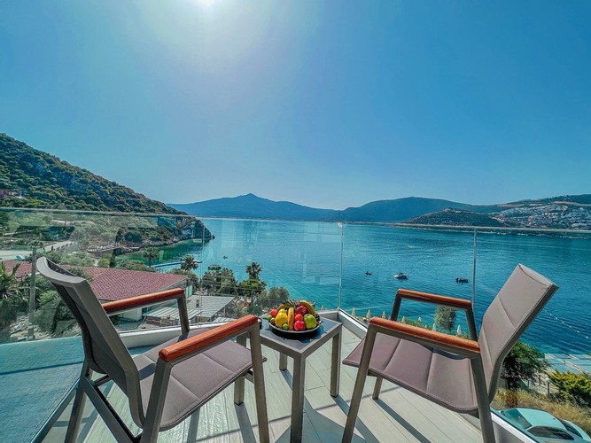 Teras Oda, Havuz Manzaralı (Teraslı)