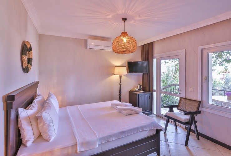 Deluxe Room, Partial Sea View (Balcony)