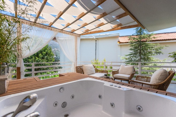 Deluxe Room, Land View (Jacuzzi)