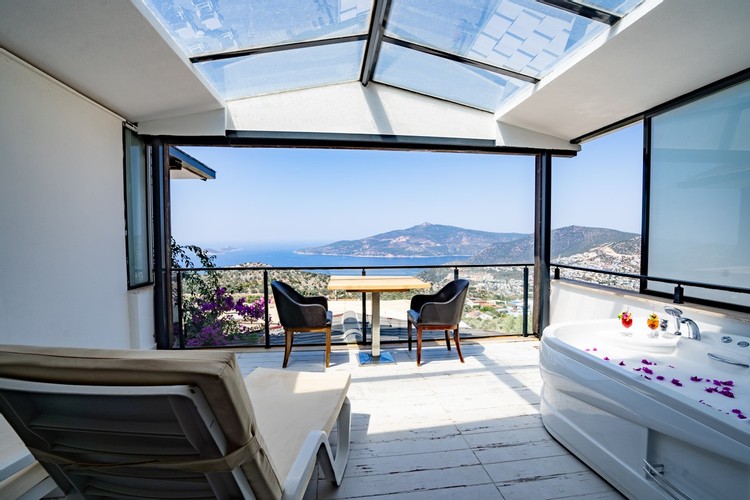 Royal Suit Teras Oda (Jakuzi, Teraslı)