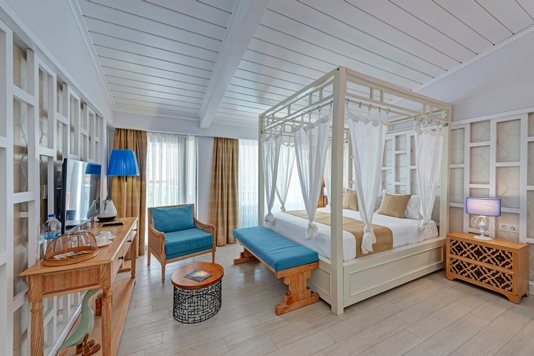 Deluxe Room, Partial Sea View (Balcony, Jacuzzi)