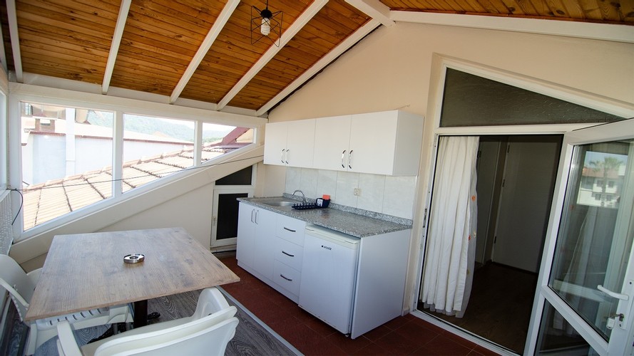 Çatı Teras Katı Oda, Havuz Manzaralı