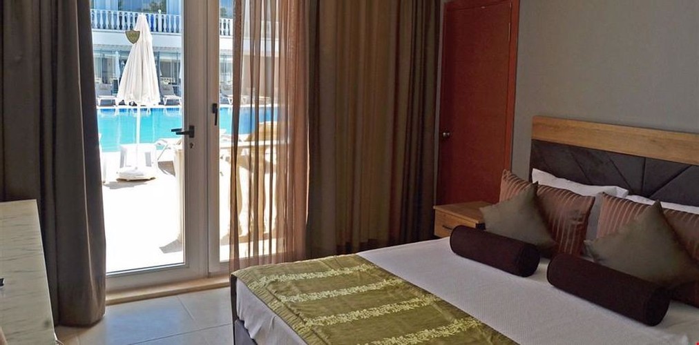 Standart Oda, Havuz Manzaralı