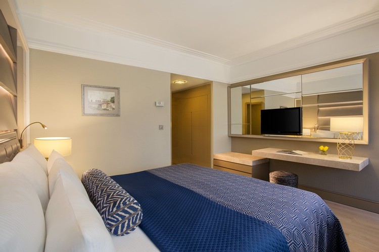 Standard Room, Partial Sea View