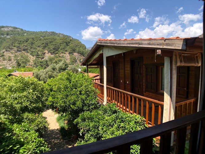 Ahşap Oda, Bahçe Manzaralı (Balkonlu)