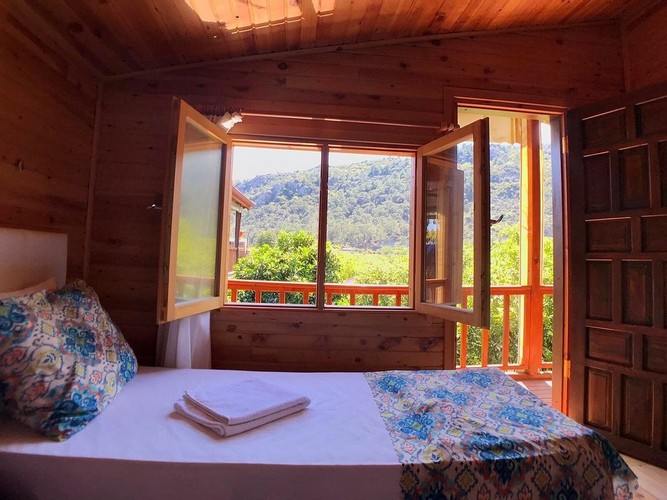 Ahşap Oda, Bahçe Manzaralı (3 Kişilik, Balkonlu)