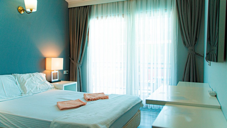 Deluxe Room, Pool View