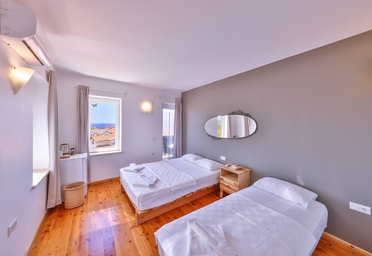 Standart Oda, Deniz Manzaralı (3 Kişilik)