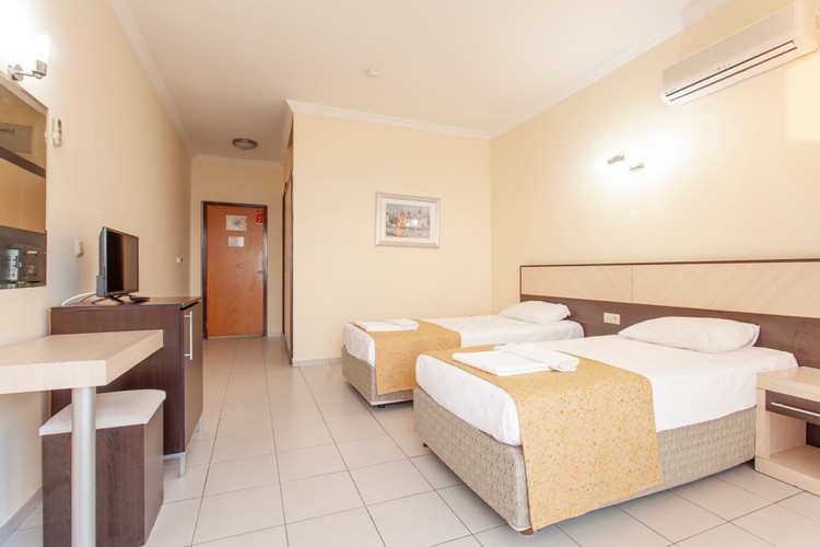 Standard Room, Land View