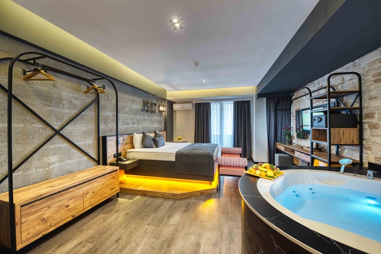 Suit Oda, Kısmi Deniz Manzaralı