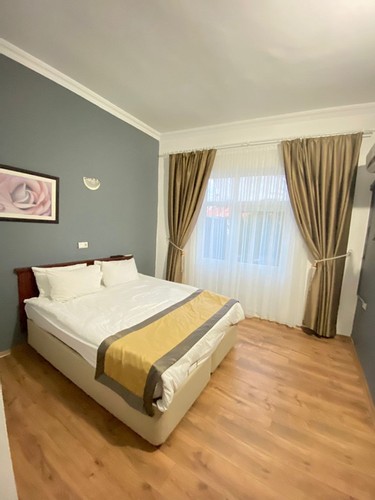 Has Balcony Room (Balcony)