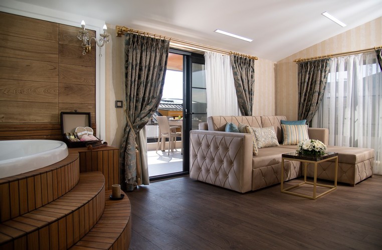 Junior Suite Room (Jacuzzi)