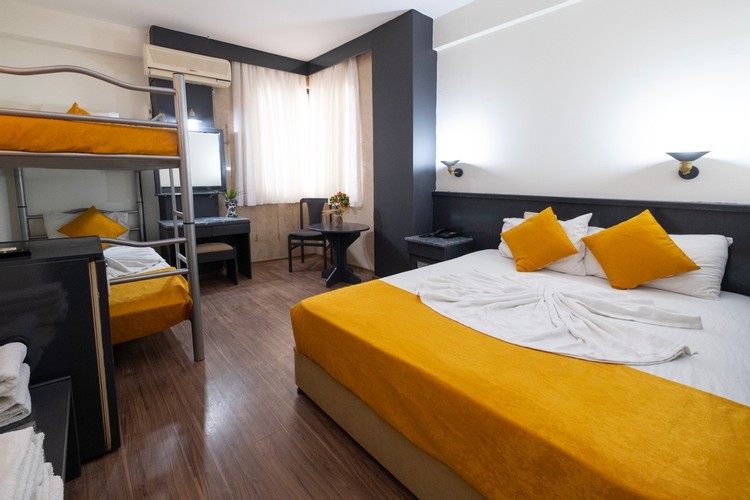 Standard Room (4 Person)