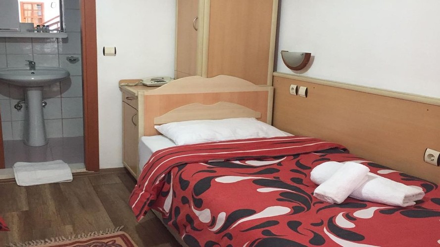 Single Room (1 Person)