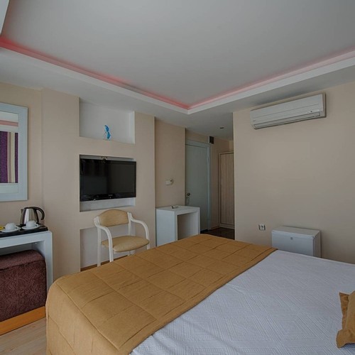 Standart Oda, Havuz Manzaralı (3 Kişilik)