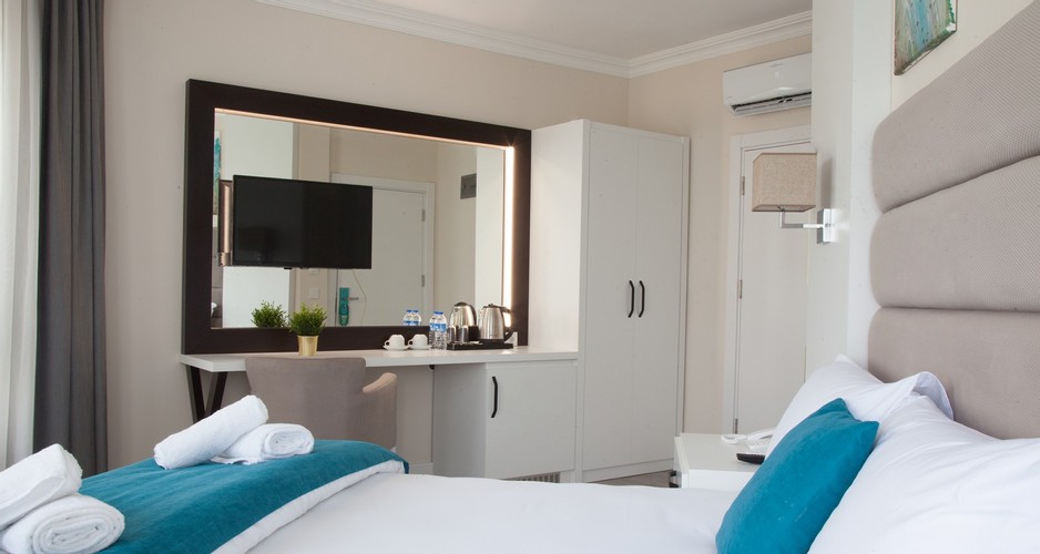 Standard Room, Partial Sea View