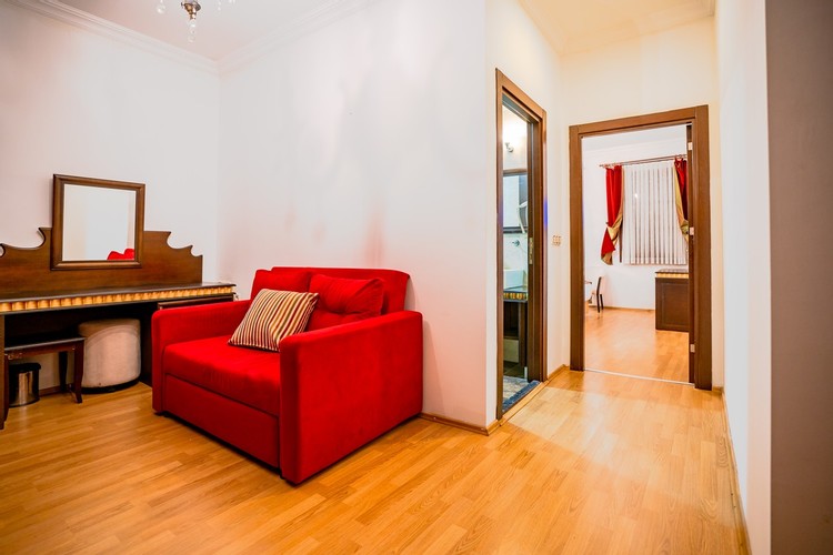 Deluxe Room (1 Person)