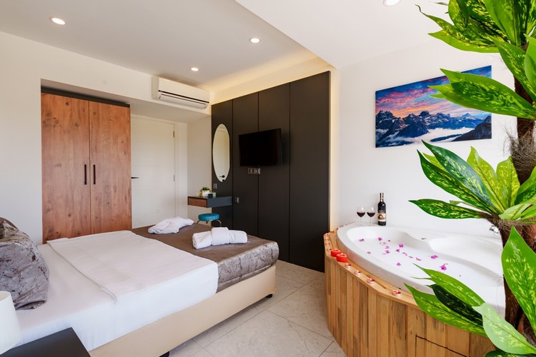 Queen Suit Oda (Jakuzi)