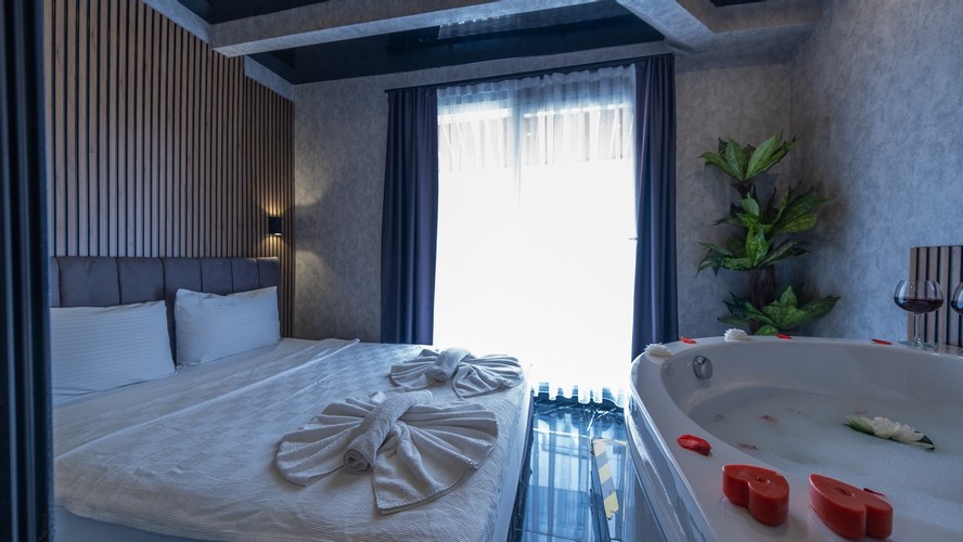 Balayı Suit Odası (Jakuzi)
