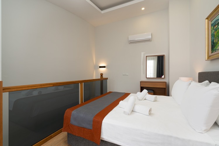 Dubleks Oda, Havuz Manzaralı